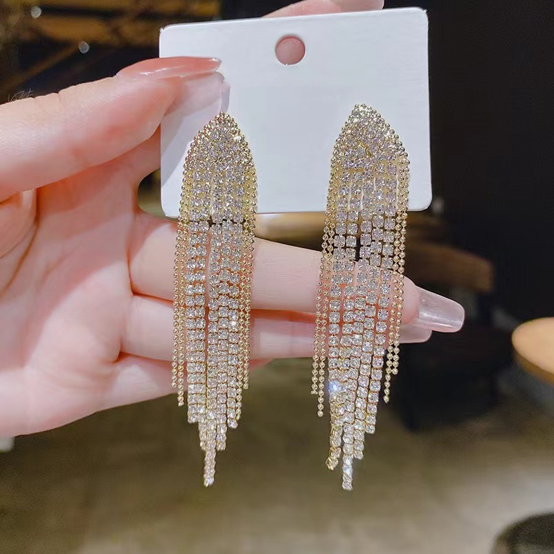 Aretes largos llenos de diamantes de lujo ligero nicho diseño de alta calidad temperamento versátil cena de citas de moda auriculares