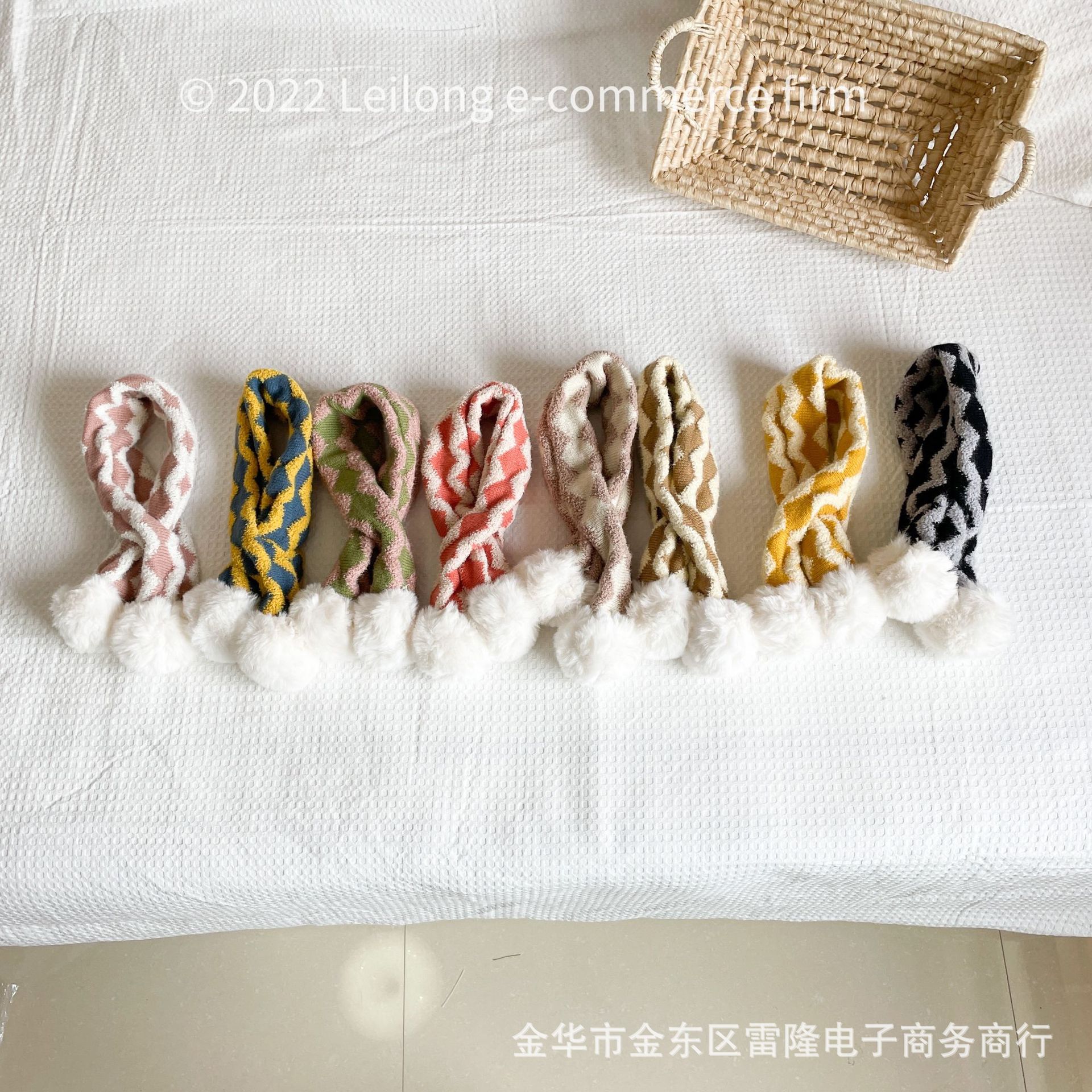 简约儿童围巾菱形格兔毛球交叉巾男童女童围巾保暖幼儿围脖