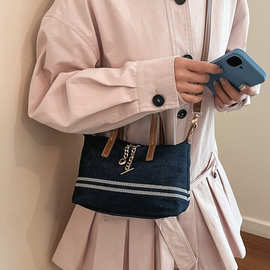 条纹包包女2026春新款牛仔布单肩手提包轻便斜挎包大容量托特包潮