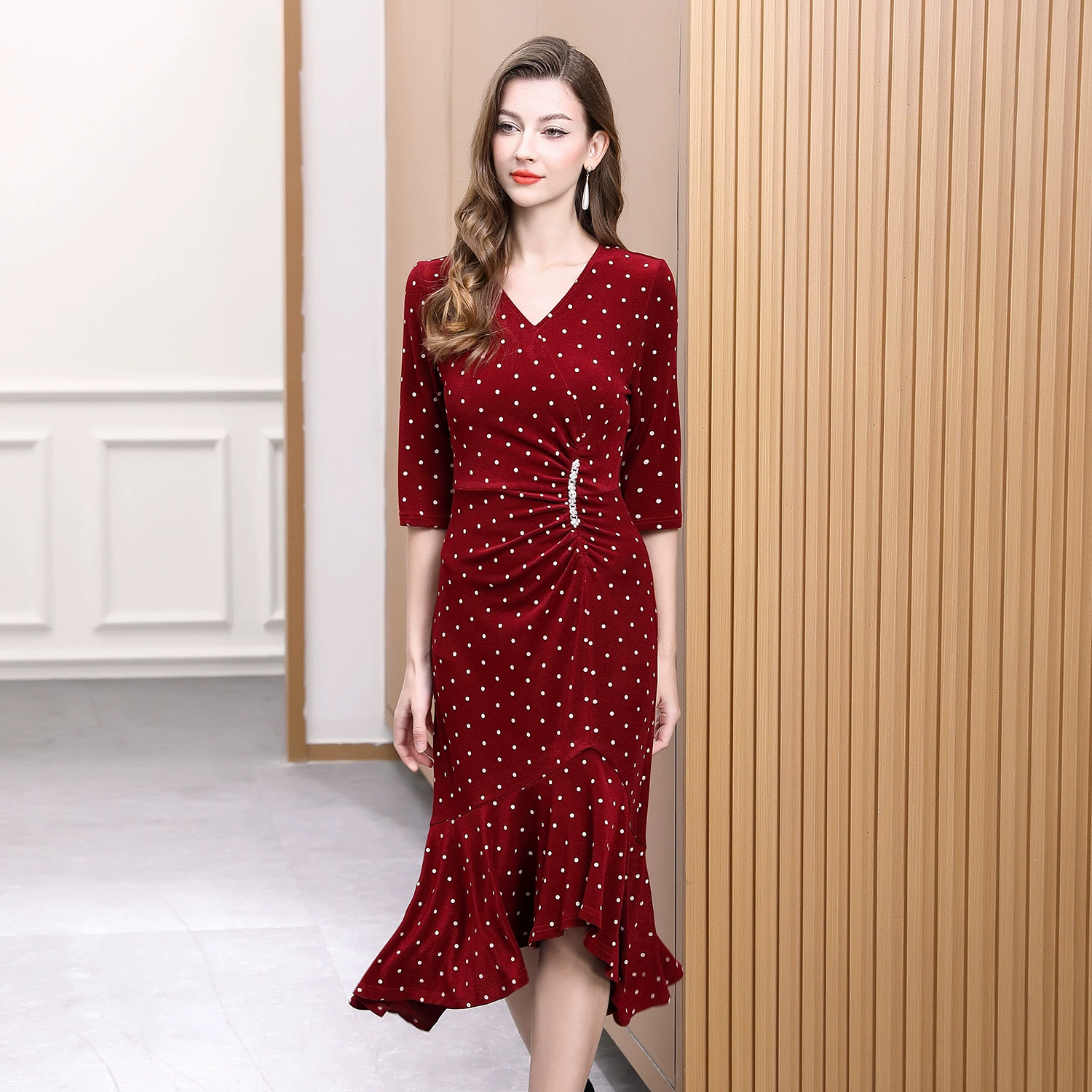 Модное красное платье в французском стиле в горошек для ранней осени, с завышенной талией, элегантным дизайном, в стиле для невысоких женщин, платье-русалка.