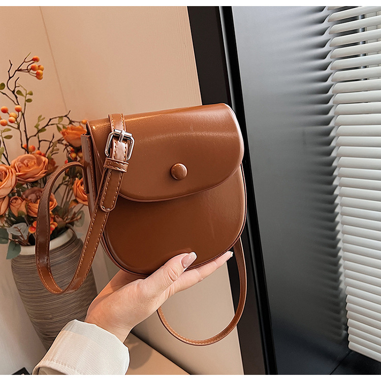 Single shoulder solid color, simple and versatile, casual crossbody mobile commuting mini box, saddle bag, women's bag_voghion.com