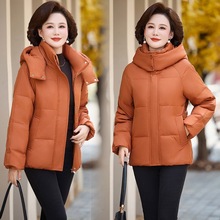 妈妈外套短款专柜时尚装洋气面包代发中老年女休闲服羽绒服小个子