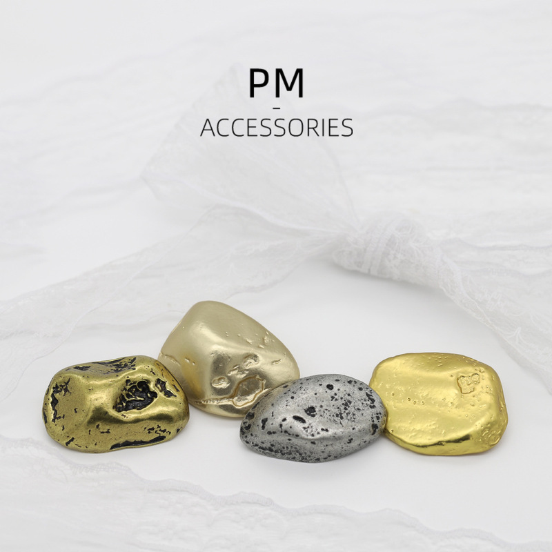 New Stone-Shaped Metal Hand-Stitched Button Shirt, Small Fragrant Top, Vest Jacket, Special-Shaped Decorative Button Button