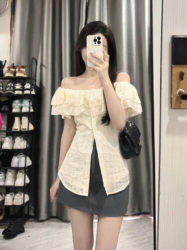 Apricot French short-sleeved shirt for women in summer, light maturity and slimming design, niche sweet ruffled one-shoulder top