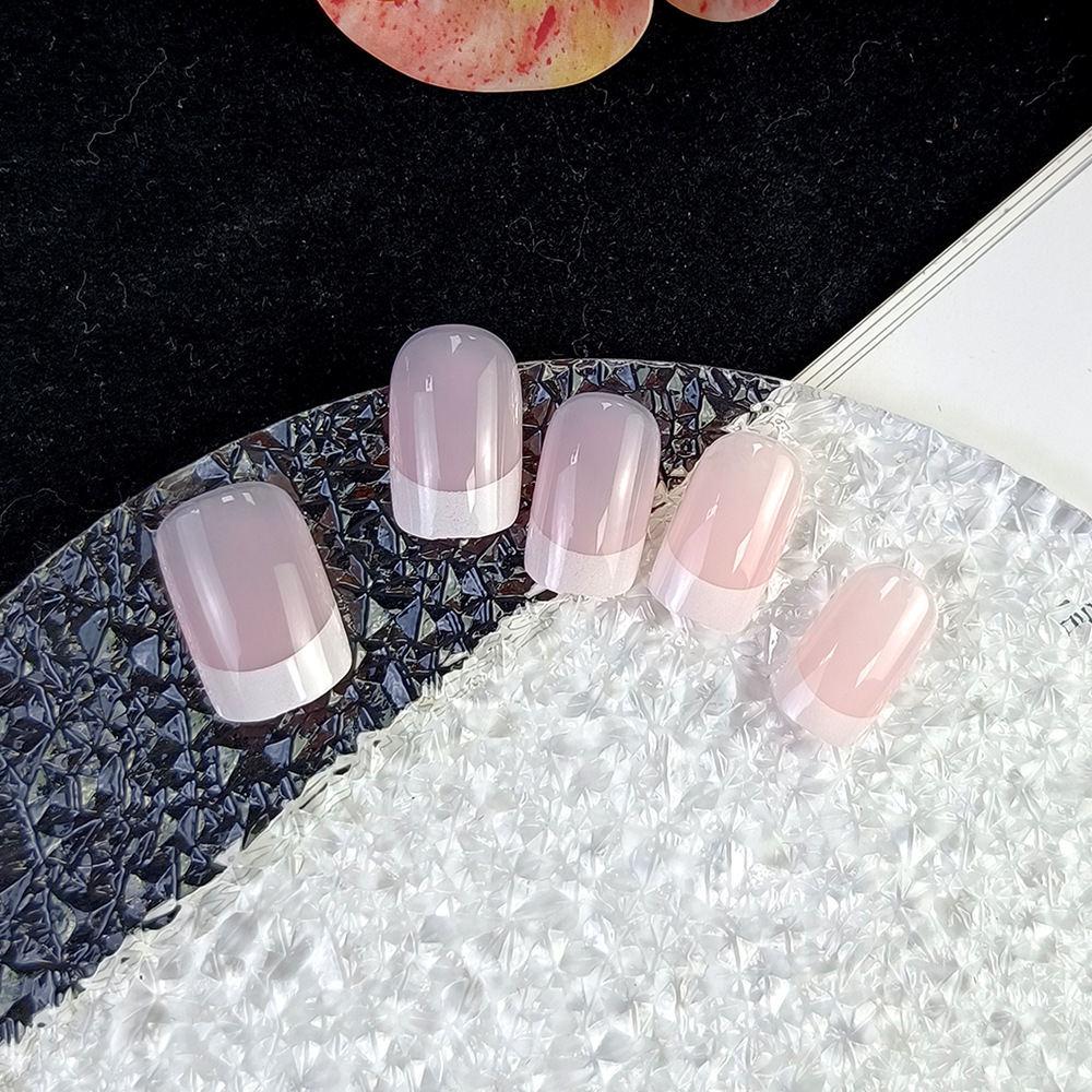 Polvo desnudo transfronterizo de borde blanco de manicura francesa elegante estilo de estilo de vestir uñas blanqueantes simples 24 piezas de parche de uñas
