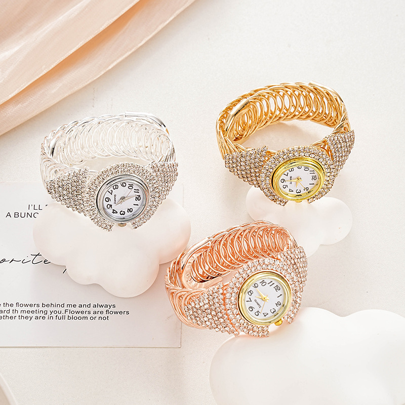 New cross-border women's watch with full diamond decoration, fashionable women's watch, versatile casual quartz watch, holiday wristwatch, bracelet style New cross-border women's watch with full diamond decoration, fashionable women's watch, versatile casual quartz watch, holiday wristwatch, bracelet style