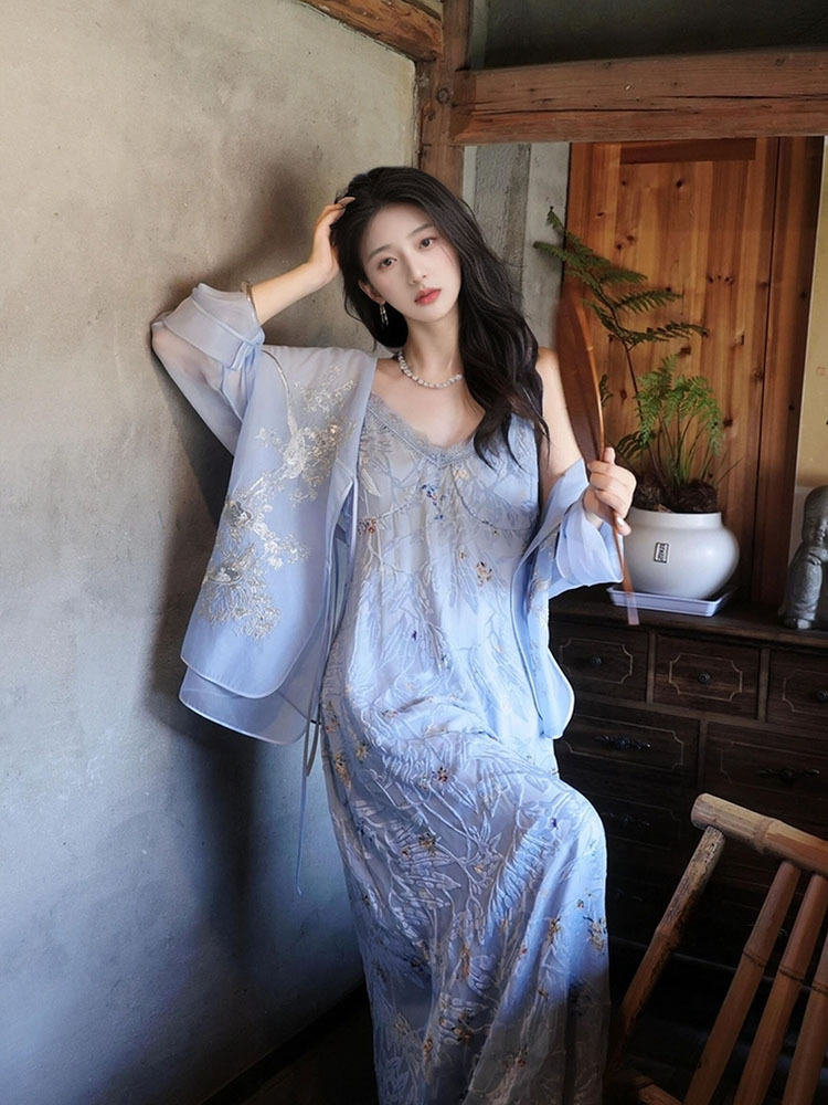 Bộ váy áo sơ mi lụa tơ tằm in họa tiết vintage cao cấp phong cách tiểu thư — váy treo màu xanh, Áo màu xanh lam