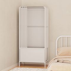 シンプルな布のタンスは部屋を借りて寝室にハンガーを掛けて床に落ちて防塵します。