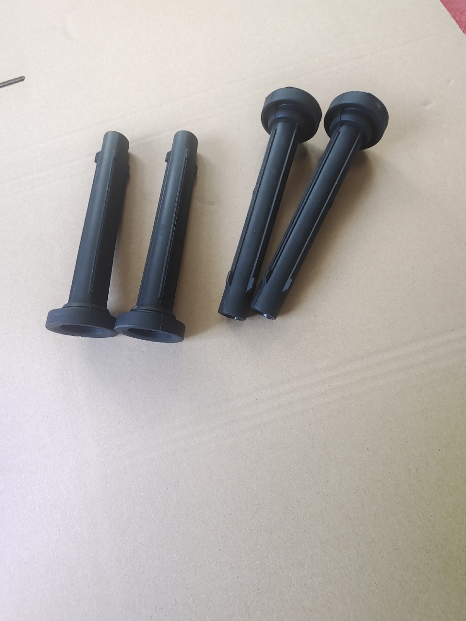 Applicable to gallop B30 X40 B50 ignition coil rubber sleeve Senya R7 junpai A70 high pressure bag rubber pole