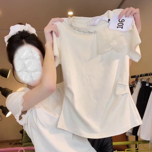 Elegant small design fashionable summer short sleeve T-shirt with a…