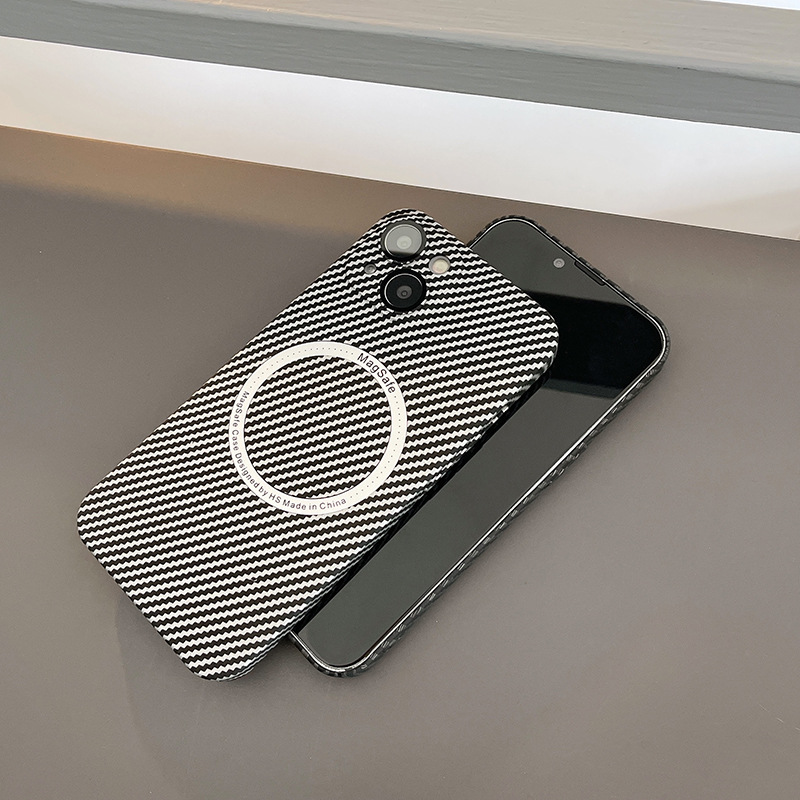 Ốp lưng iPhone 12/13 Pro Max sợi carbon chống sốc viền dày — [Màu đen★Mô hình sợi carbon trọn gói] đi kèm với màng ống kính ◆ Sạc từ tính, 【Màu bạc★Mô hình sợi carbon trọn gói] đi kèm với màng ống kính ◆ Sạc từ tính, 【Màu xanh lam★Mô hình sợi carbon trọn gói] đi kèm với màng ống kính ◆ Sạc từ tính chi tiết 2