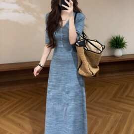 法式高级感蓝色领中袖连衣裙女夏赫本风气质收腰显瘦字包臀长裙