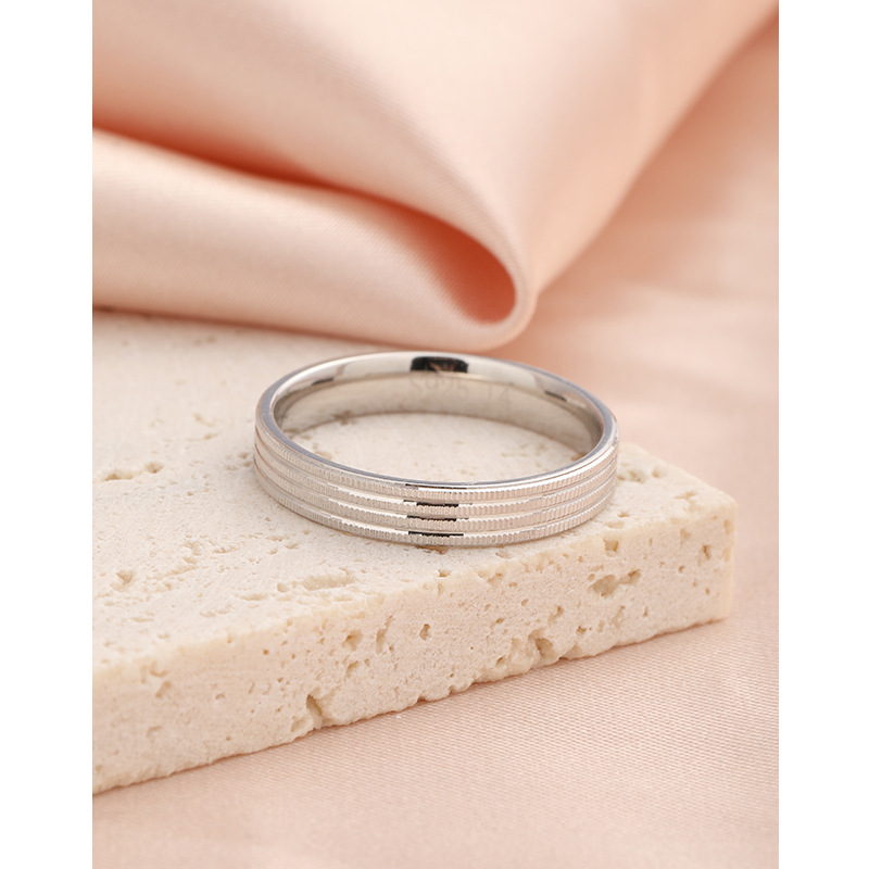 Anillo de anillo de plata esterlina femenina 925 personalidad de moda simple y ligera anillo de dedo índice de lujo pareja anillo de dedo cerrado puede grabar