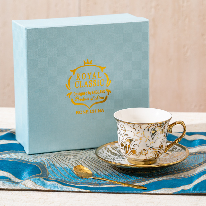 Taza de café de cerámica de estilo europeo, taza de café de Phnom Penh, taza de té de lujo ligera, salón de belleza doméstico, taza de té de alto valor, plato de flores