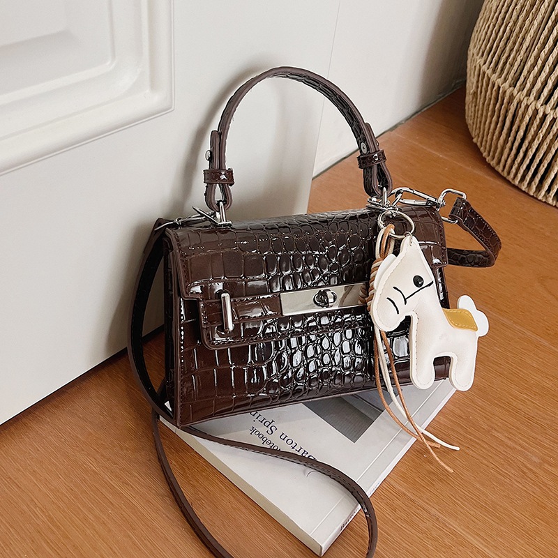 Cross-border 2026 primavera nuevo estilo coreano portátil cocodrilo Kylie bolso cuadrado sensación alta lujo ligero versátil mochila