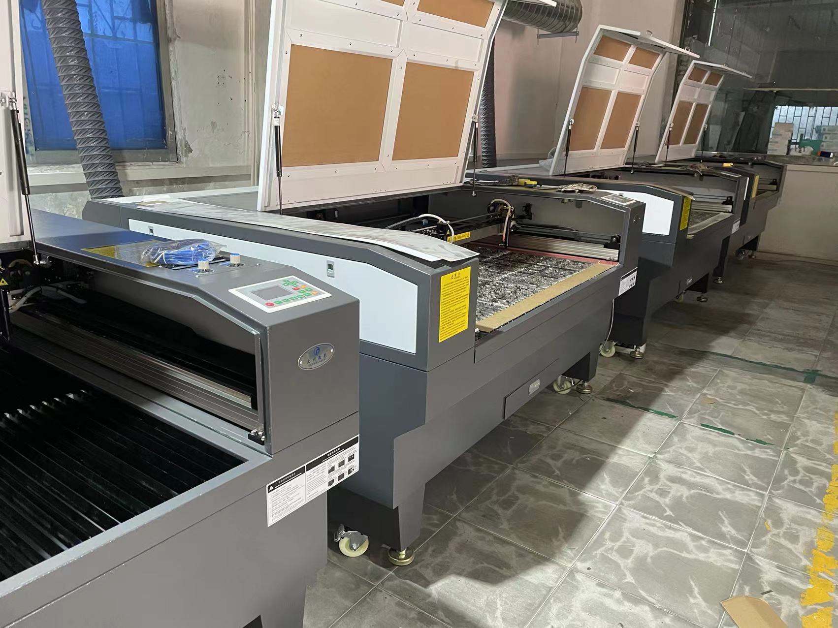 源头厂家皮革鞋面激光切割机 皮革鞋面镭射电雕机皮革烧花下料机