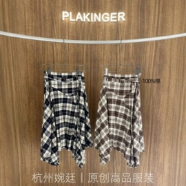 女式毛呢外套;女式衬衫;半身裙