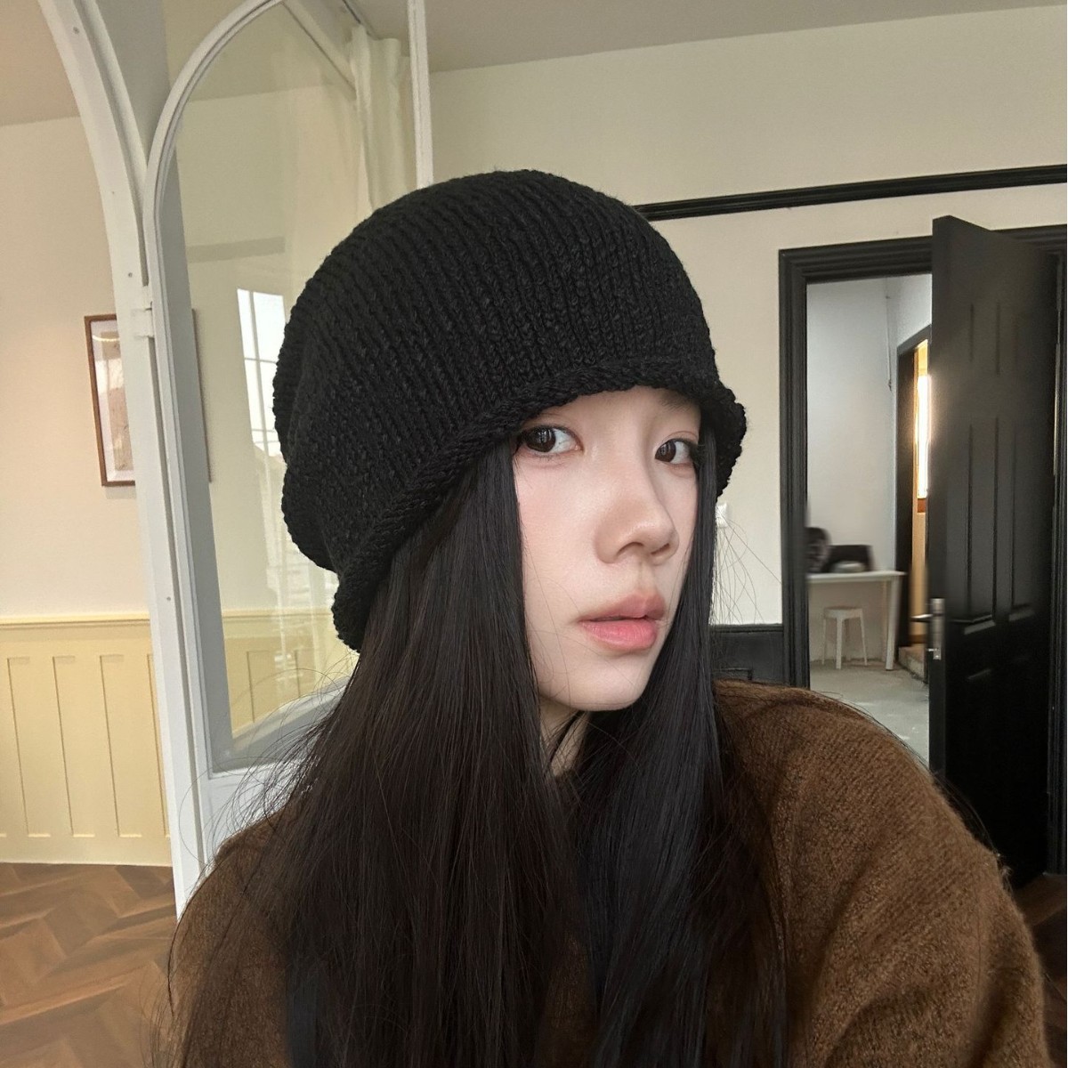 봄, 가을, 겨울 여성용 트렌디한 패셔너블 니트 모자, 컬링 처리되어 따뜻하고 트렌디하며 정사각형 및 둥근 얼굴에 적합한 모직 모자