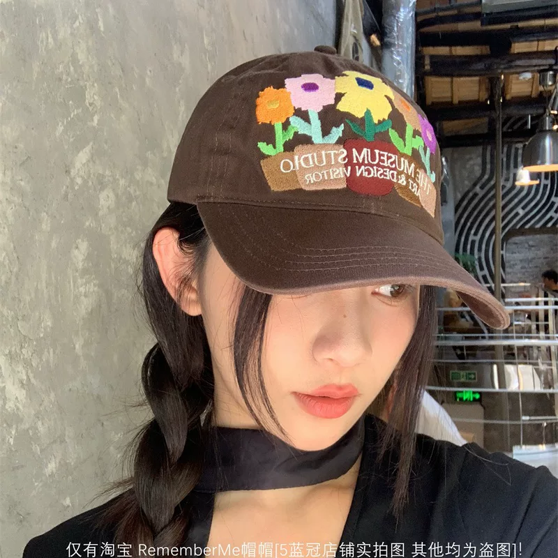 Cute baseball cap, flowered, with embroidery, for beloved