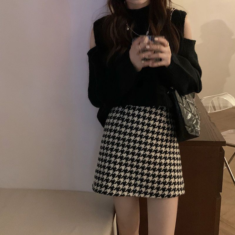 超性感搭配黑丝半身裙格子毛呢秋冬季新款女生服装遮胯包臀短裙子