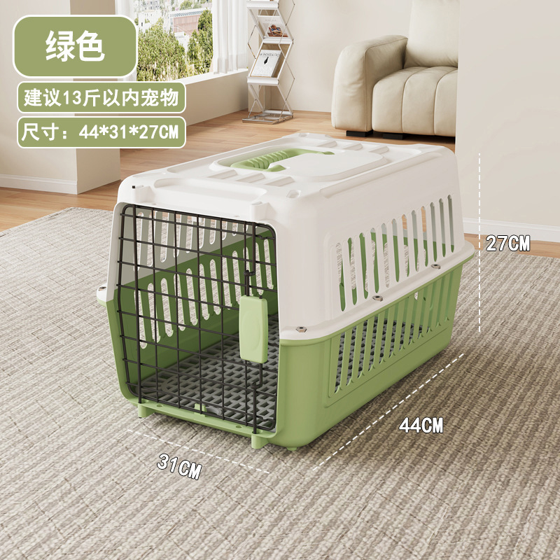 猫の航空箱猫は小型の犬で旅行箱を託送します。|undefined