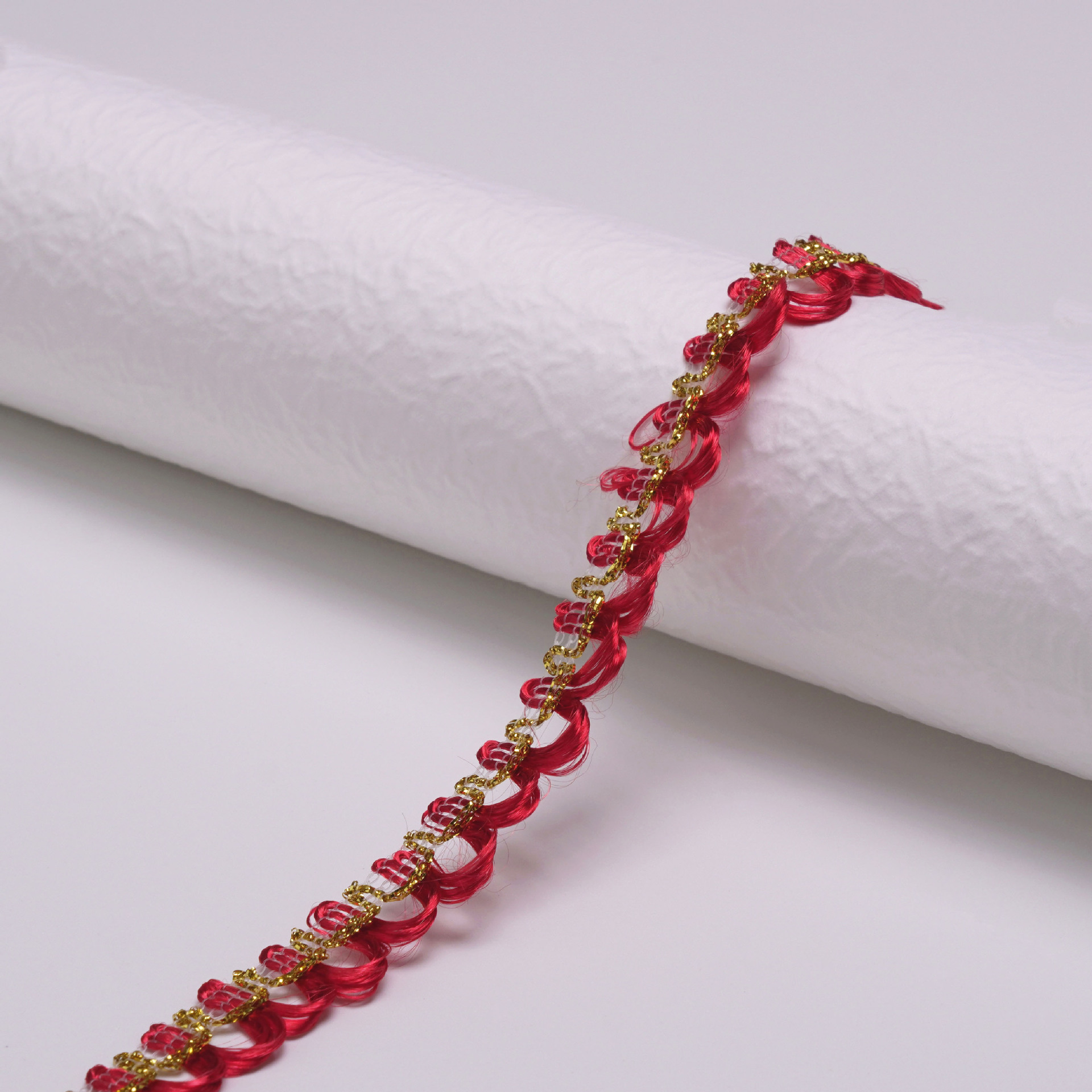 Suministro de stock directo de fábrica de 1cm de color dorado y plateado borde ondulado encaje ropa accesorios