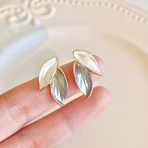Simple pearl earrings for women s925 silver needle earrings niche design high-end earrings fashionable temperament earrings hot product