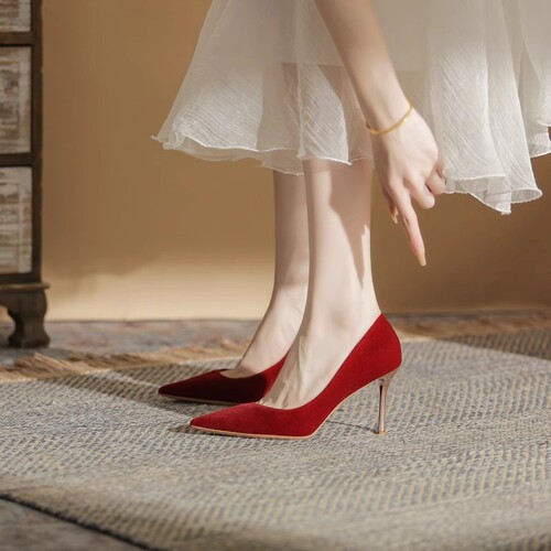 New vintage wedding shoes for women—red, versatile high-heeled shoes for daily wear and weddings; crystal-studded stiletto heels—women's single-layer bridal shoes.