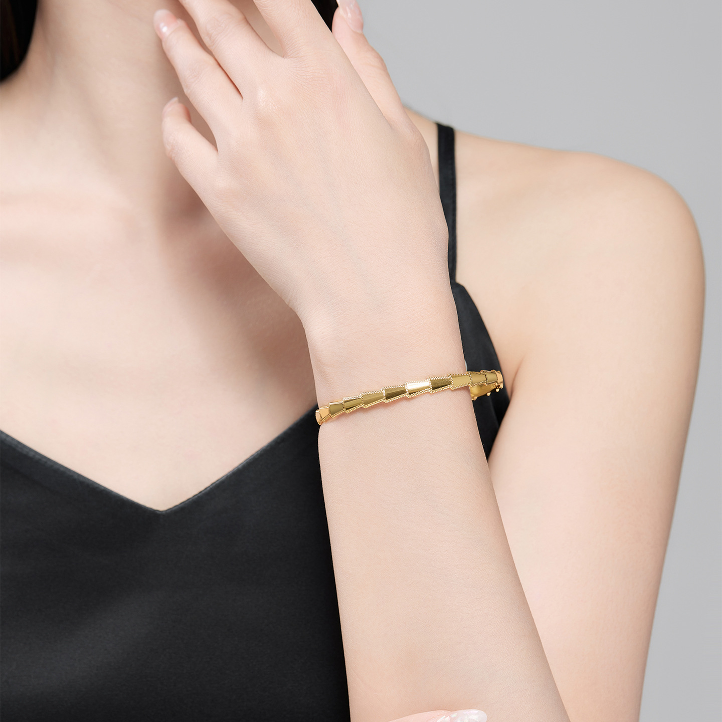 Pulsera de Bambú y Serpiente de Aleación Bañada en 24K