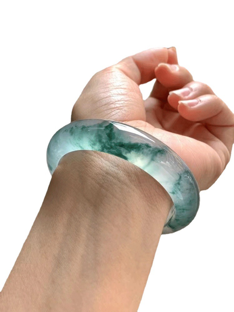 Bracciale in giadeite naturale birmana di tipo A. Bracciale rigido in giada_voghion.com