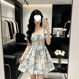 法式赫本风艺术感森系法式长裙惊艳雾霾蓝方领碎花连衣短裙女夏季