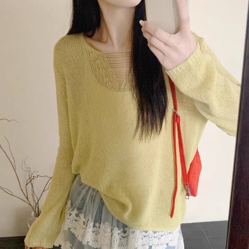 2025 primavera y verano nuevo estilo coreano simple cuello en V diseño hueco suelto casual todo-fósforo protector solar fino top de punto image 3