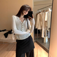 气质简约风设计感纽扣V领长袖针织衫秋装女装新款韩系毛衣打底衫