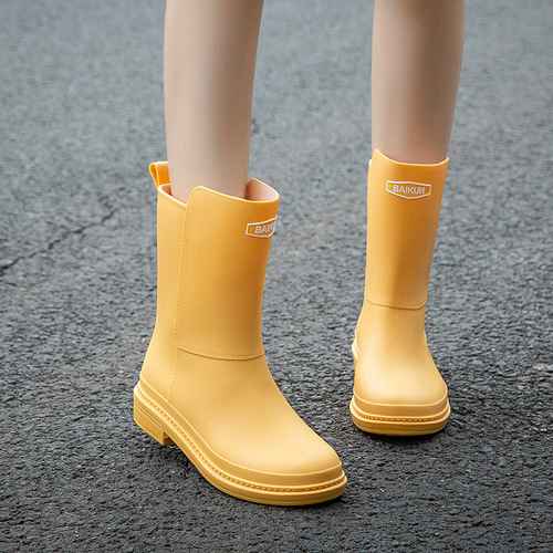 Fashionable Ladies Rain Boots Kitchen Shoes Car Washing Shoes Waterproof Shoes Water Boots Adult Work Safety Shoes Rain Boots with Fleece Warmth Wholesale