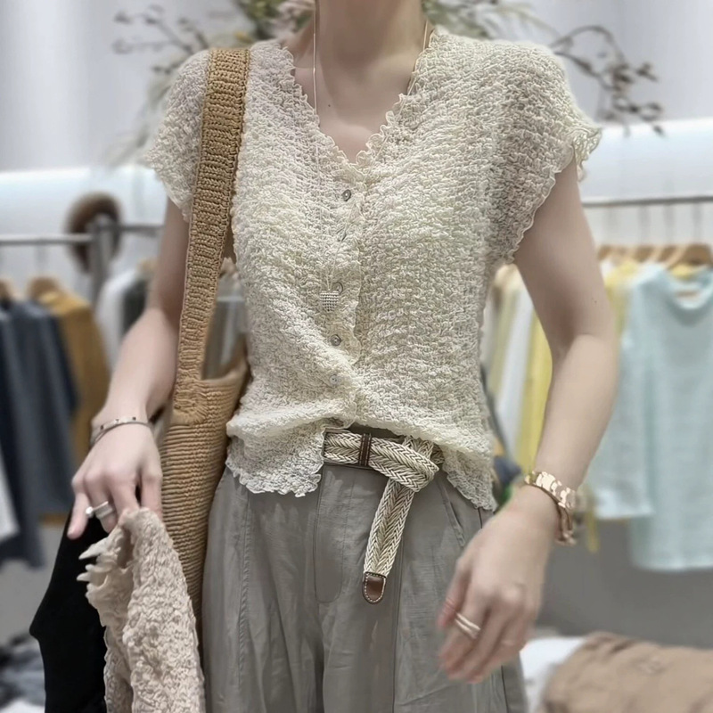 French V-Neck Breathable Textured Hem Short-Sleeved T-Shirt for Women 2026 Summer New Design Lace Cardigan Top