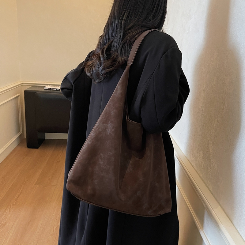 Retro Suede Versatile Tote Bag with a Matte High-End Feel, Autumn and Winter Mother-Daughter Bag, Large Capacity Commuter Shoulder Bag for Women
