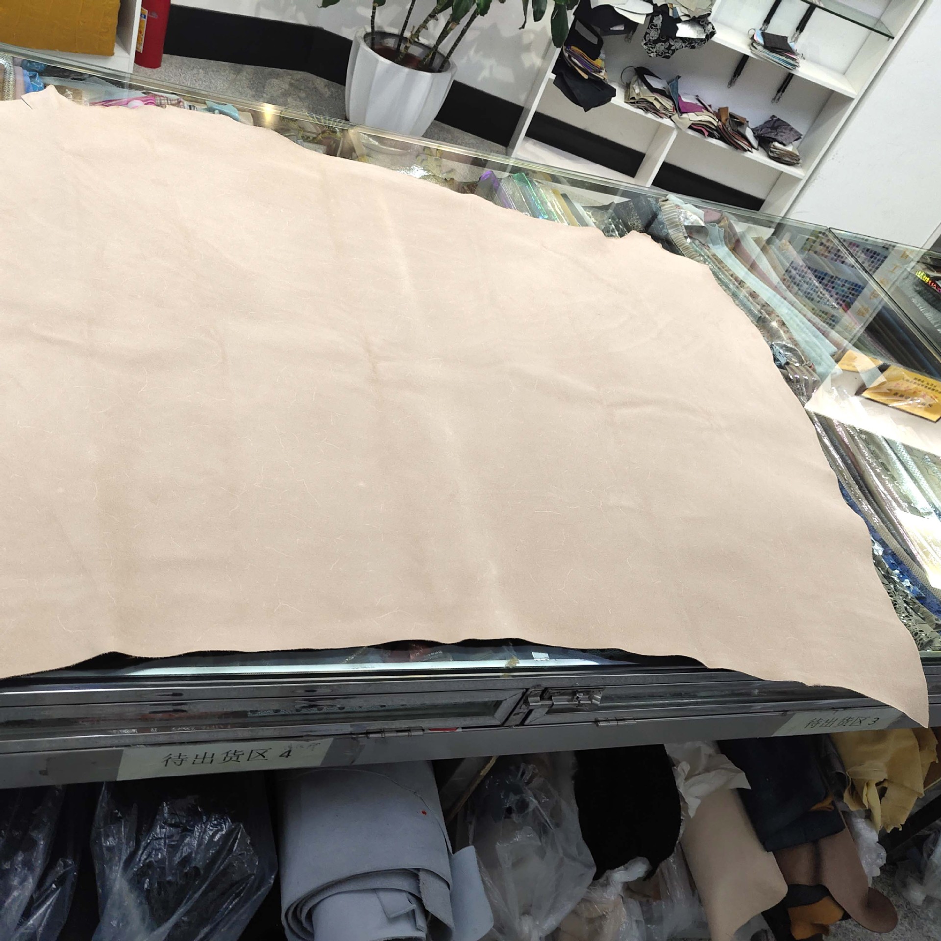 三边直二层牛皮本色树膏皮植鞣牛皮革牛皮A级黄牛牛皮