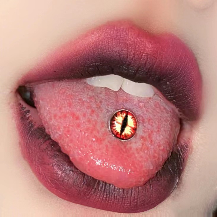 16G labret stud size and finish detail