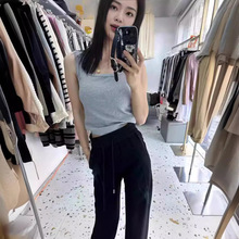 �ļ��nϵ���I�@���ڸ��鱳�ļ�ɫ�ݼy�̿�¶ĚŮ�����������³�
