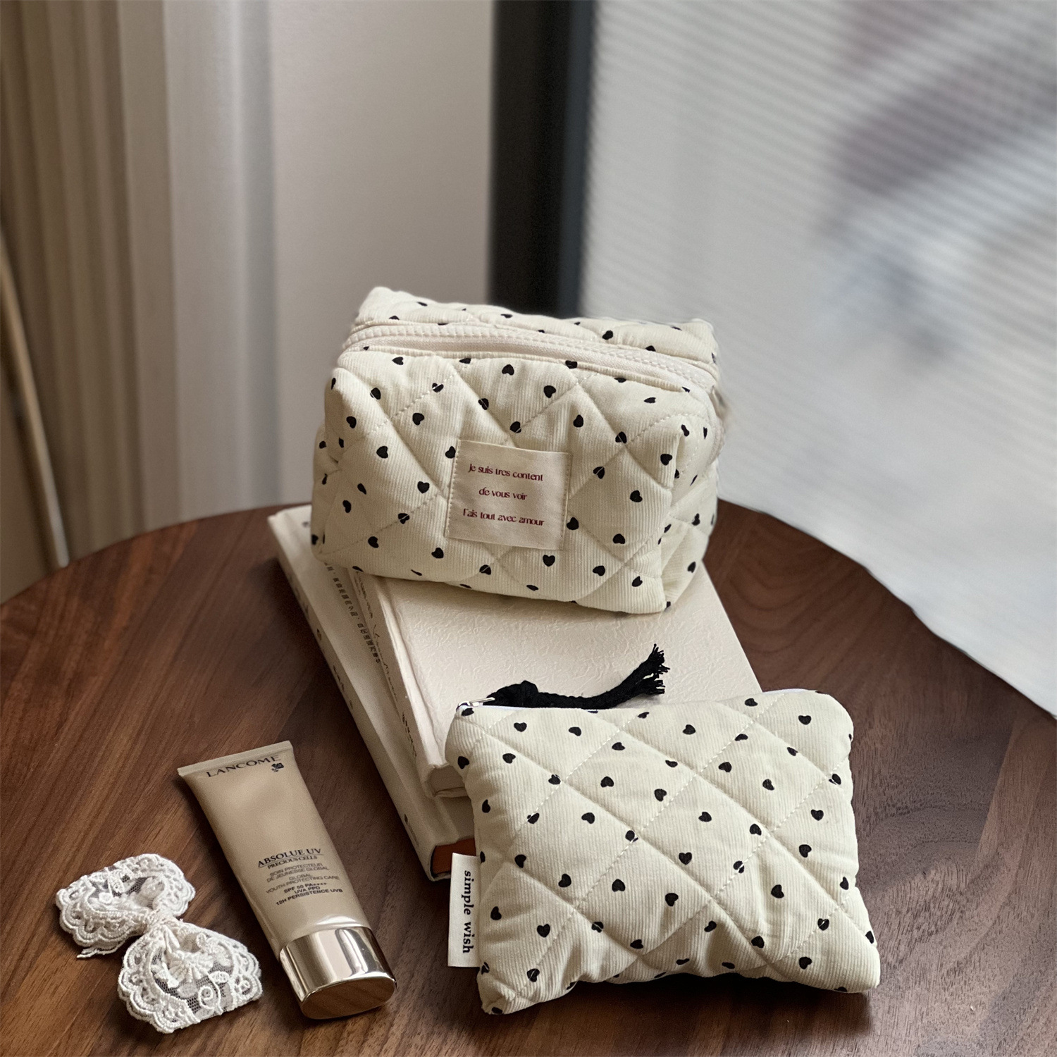 30g Weight Canvas Lining Material Zipper Closure Type / Strap Type Cosmetic Bag Bags Type Holiday, Daily Occasion Corduroy Material Heart Shape, Flower Pattern All Seasons Season Women's Gender Classic Style Style Square Shape Classic Style Heart Shape Flower Corduroy Square Makeup Bags 5
