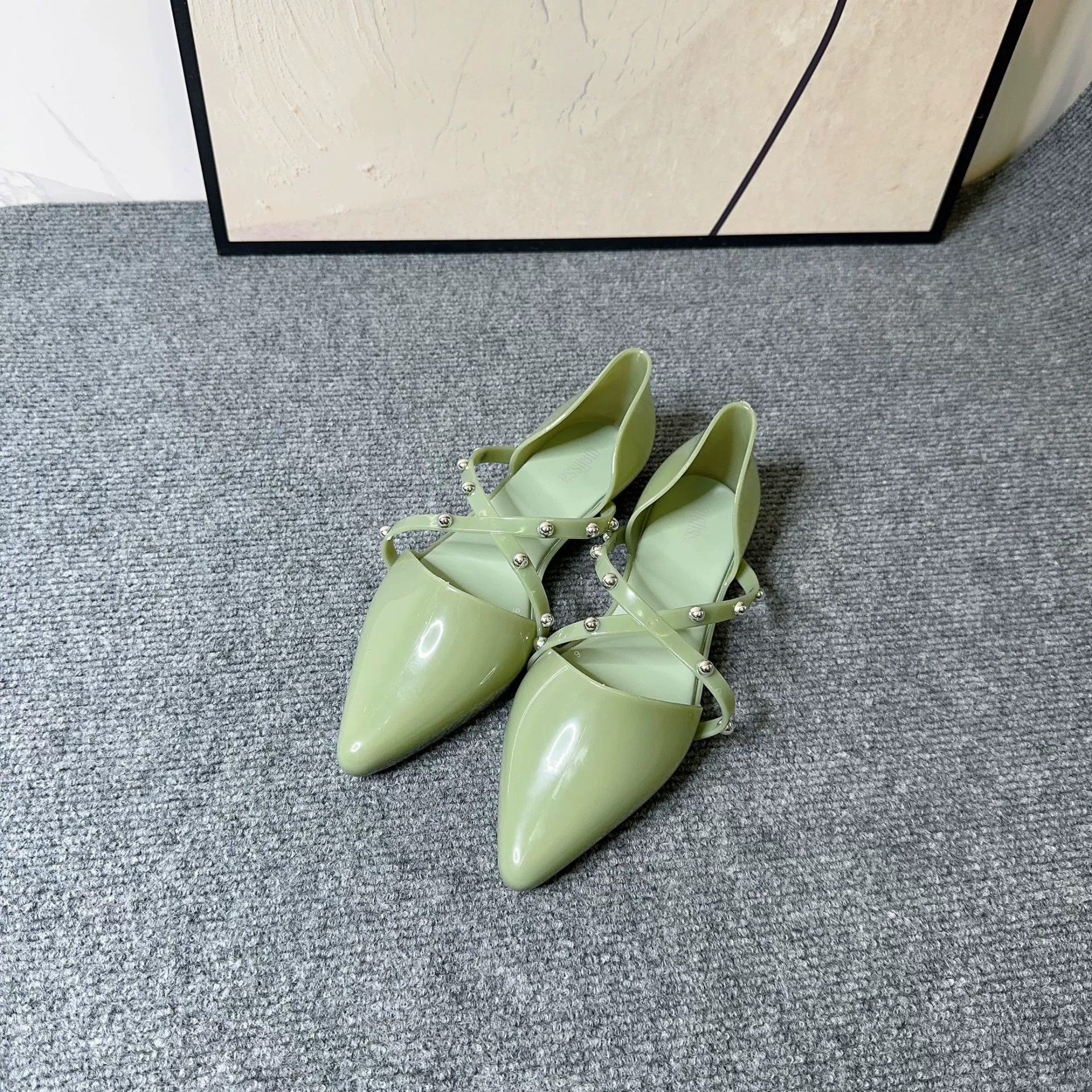 Round beads, sandals with bow, (Physicals)