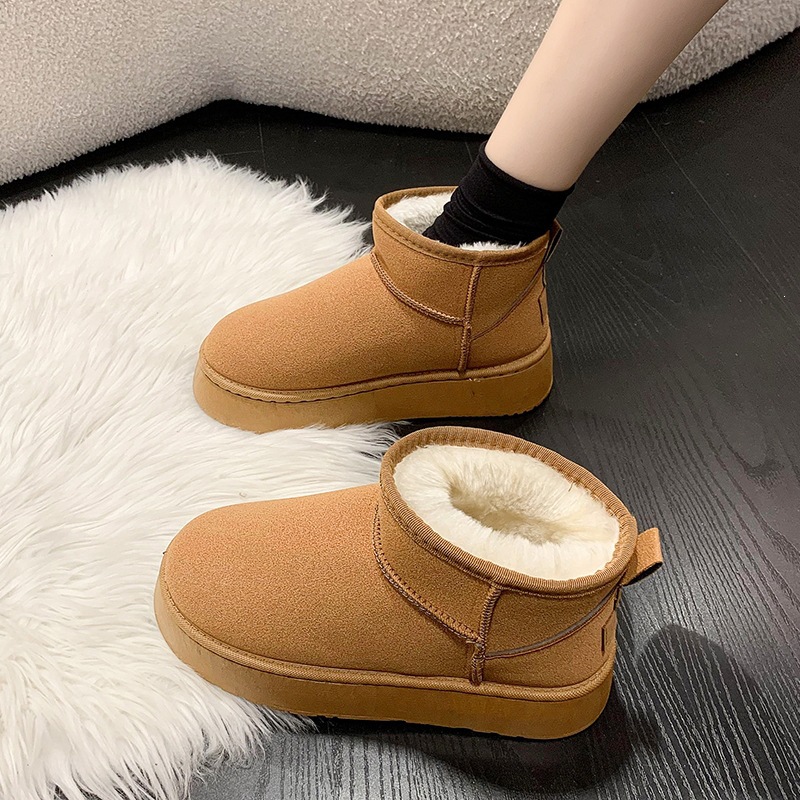 Winter New Large-Size Snow Boots, Foreign Trade Flat-Soled Short-Tube Northeast Cotton Shoes for Women, with Added Fleece and Thickened for Warmth, Snow Boots for Women