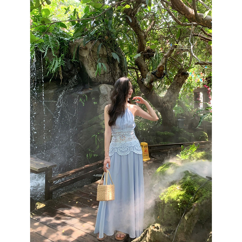 海边度假风刺绣挂脖连衣裙女夏季新款法式气质收腰绝美吊带长裙子|undefined