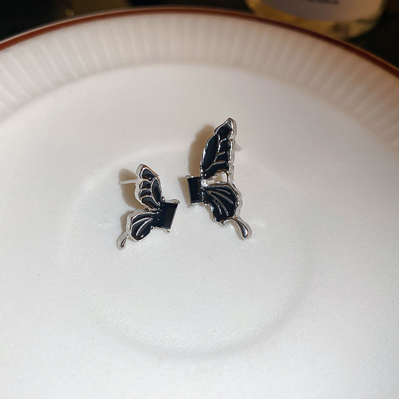 Aguja de plata Zircon en forma de U plisada pendientes curvados personalizada estilo frío serie de plata pendientes simples nichos pendientes de temperamento