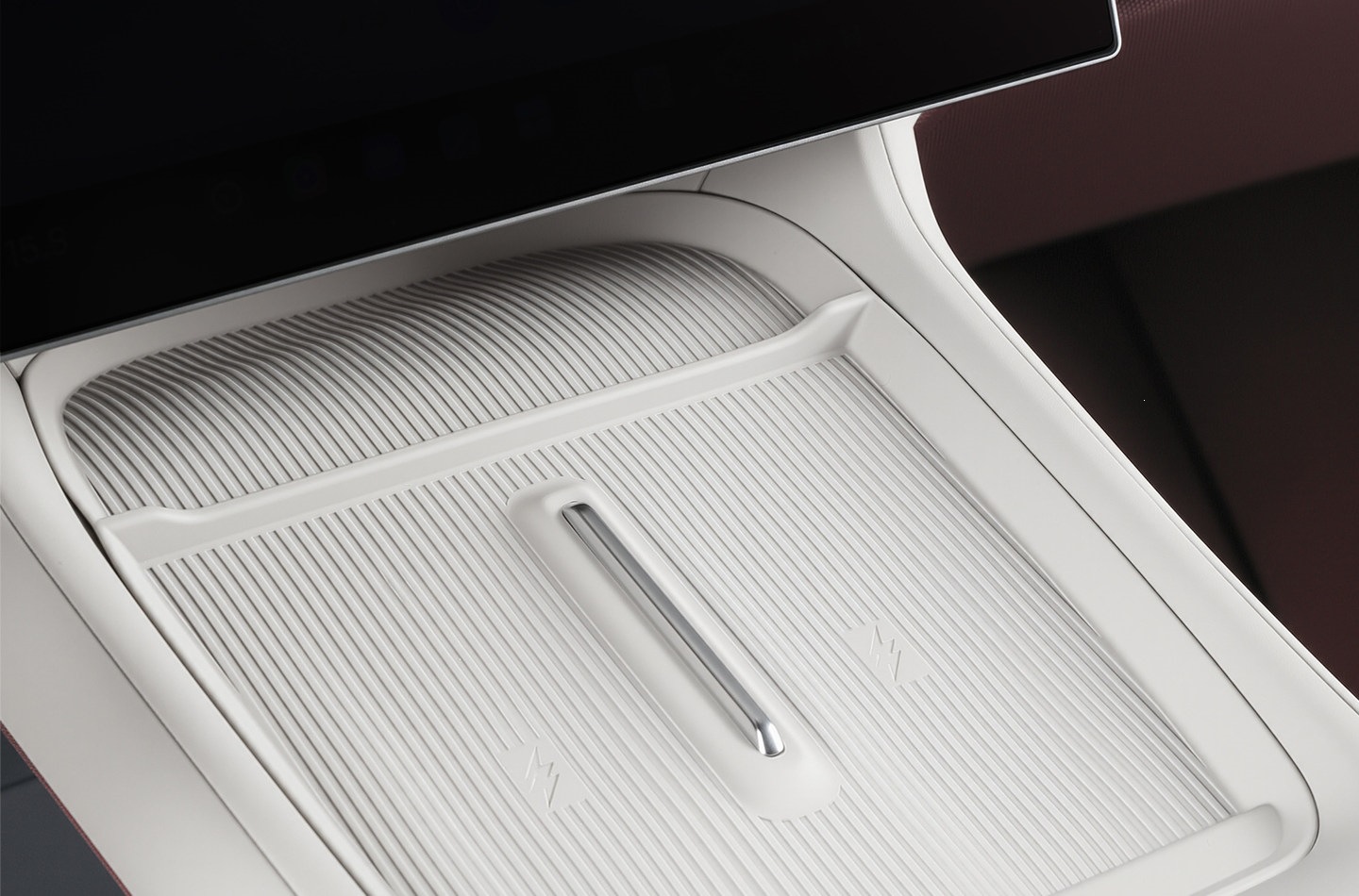 Suitable for Xiaomi YU7 wireless charging dustproof protective pad, silicone non-slip center console gear shift interior modification accessories