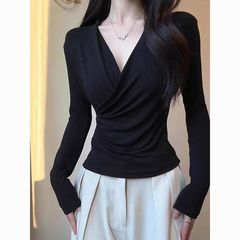 黑色设计交叉v领长袖t恤女春秋辣妹纯欲收腰遮肚子内搭打底衫上衣