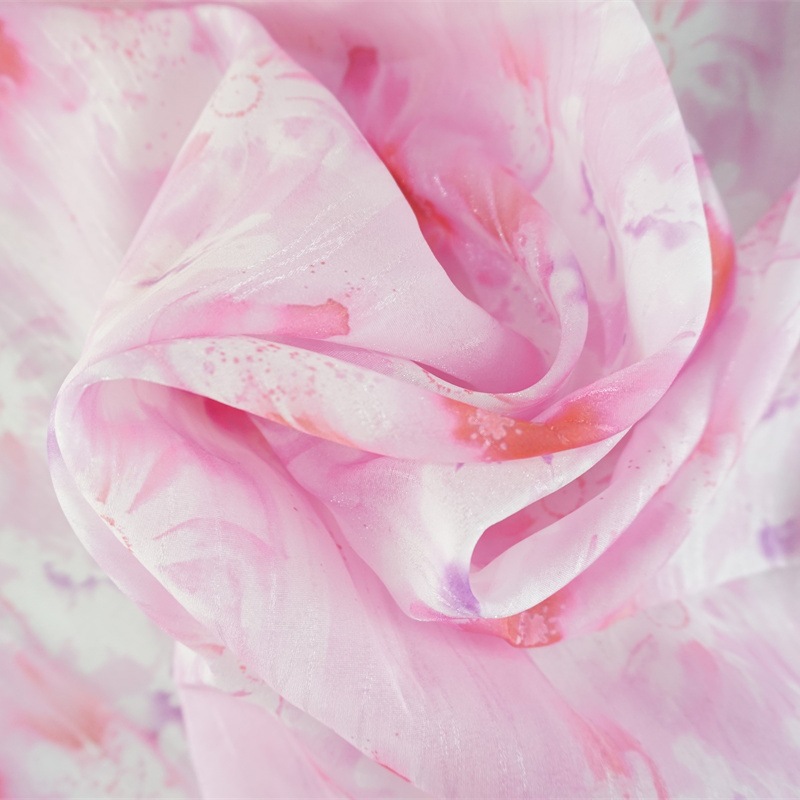 新款 薄款金银丝底粉紫晕染花提花印花面料 女装连衣裙礼服包服饰