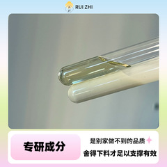 学生は安い価格で雪草の爽やかな肌の水を積んでいます。