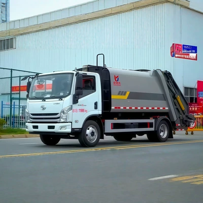 Rear-loading garbage compactor truck, powered by Elektrik zibil maşınları