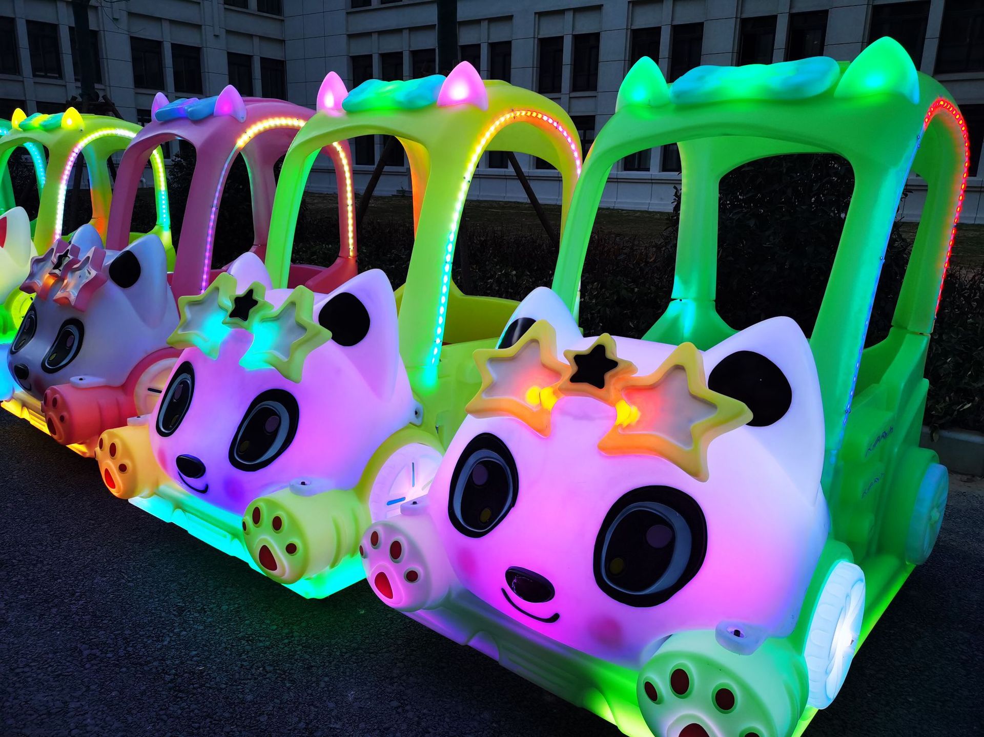 Carruaje de doble caballo cuadrado eléctrico luminoso coche de juguete parque de juegos coche de juguete avanzado coche de juegos para niños interiores